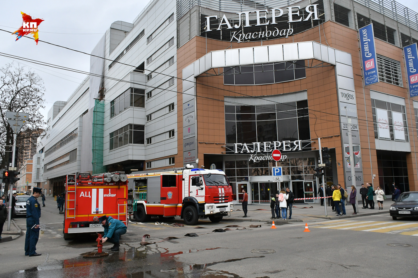 Проверки пожарной безопасности в торговых центрах Краснодара: в «Галерее»  не открылась дверь эвакуационного выхода - KP.RU