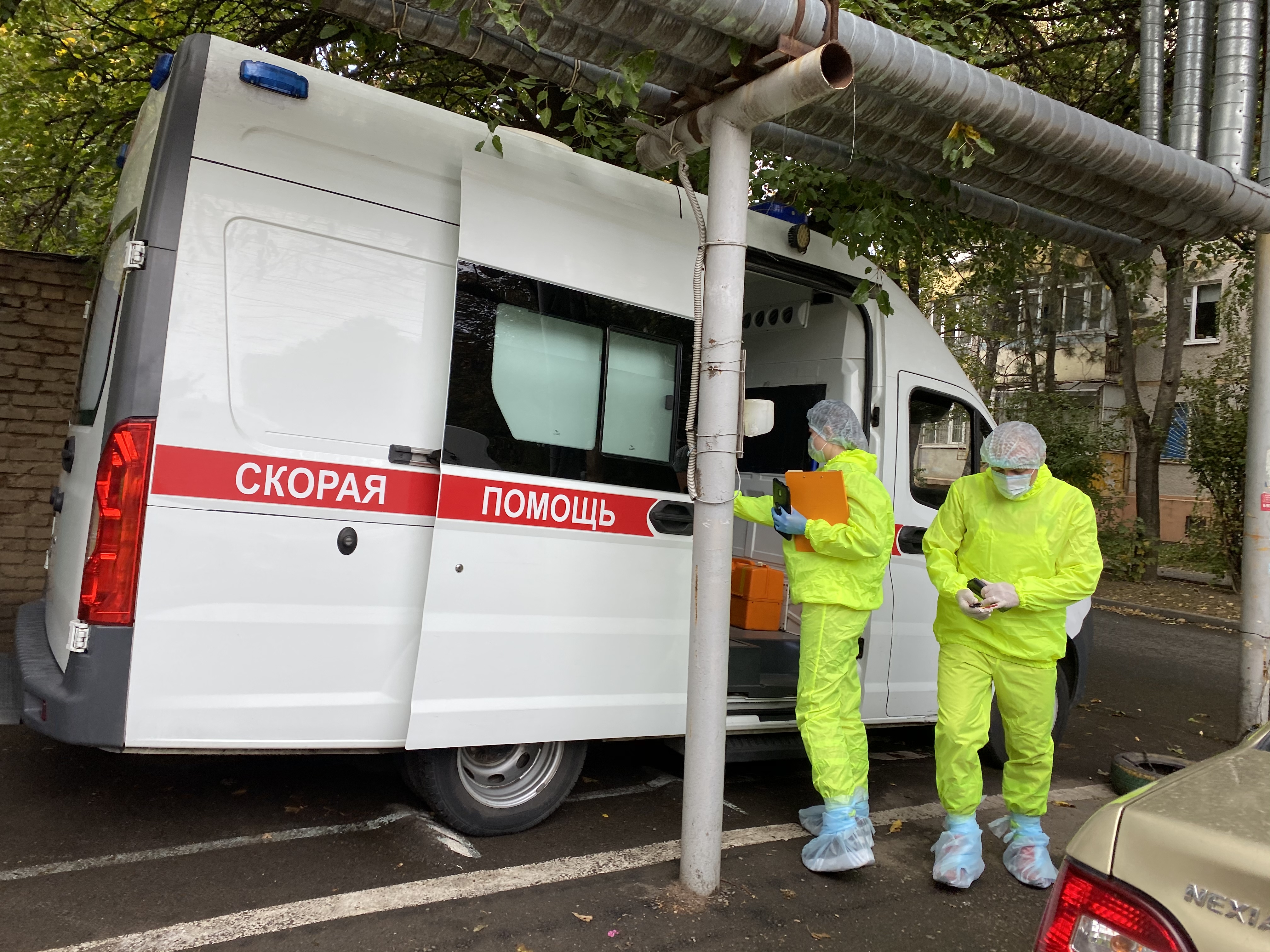 Вызов медицинской помощи. Скорая помощь на вызове. Подстанция скорой помощи внутри. Скорая медицинская помощь в Краснодаре.